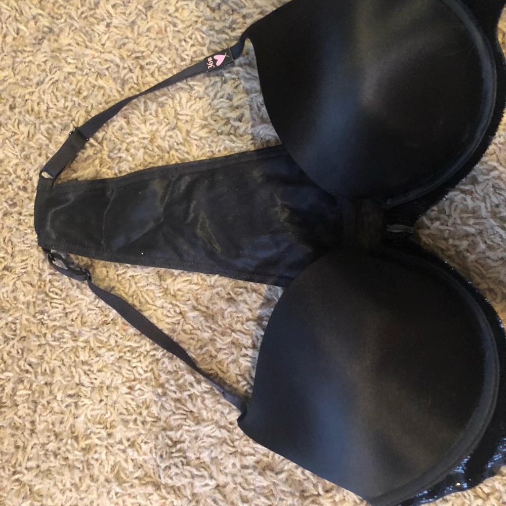 Victoria’s Secret bombshell bra